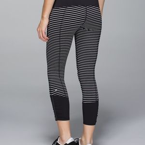 Lululemon runday crop parallel stripped leggings size 6 like new